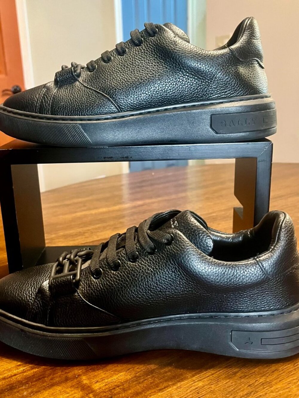 8.5D-Bally Morrys Black Pebbled Calf Embossed Leather Buckle Detail Sneakers - Picture 3 of 8